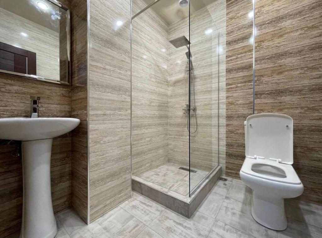 Days Hotel Єреван Екстер'єр фото