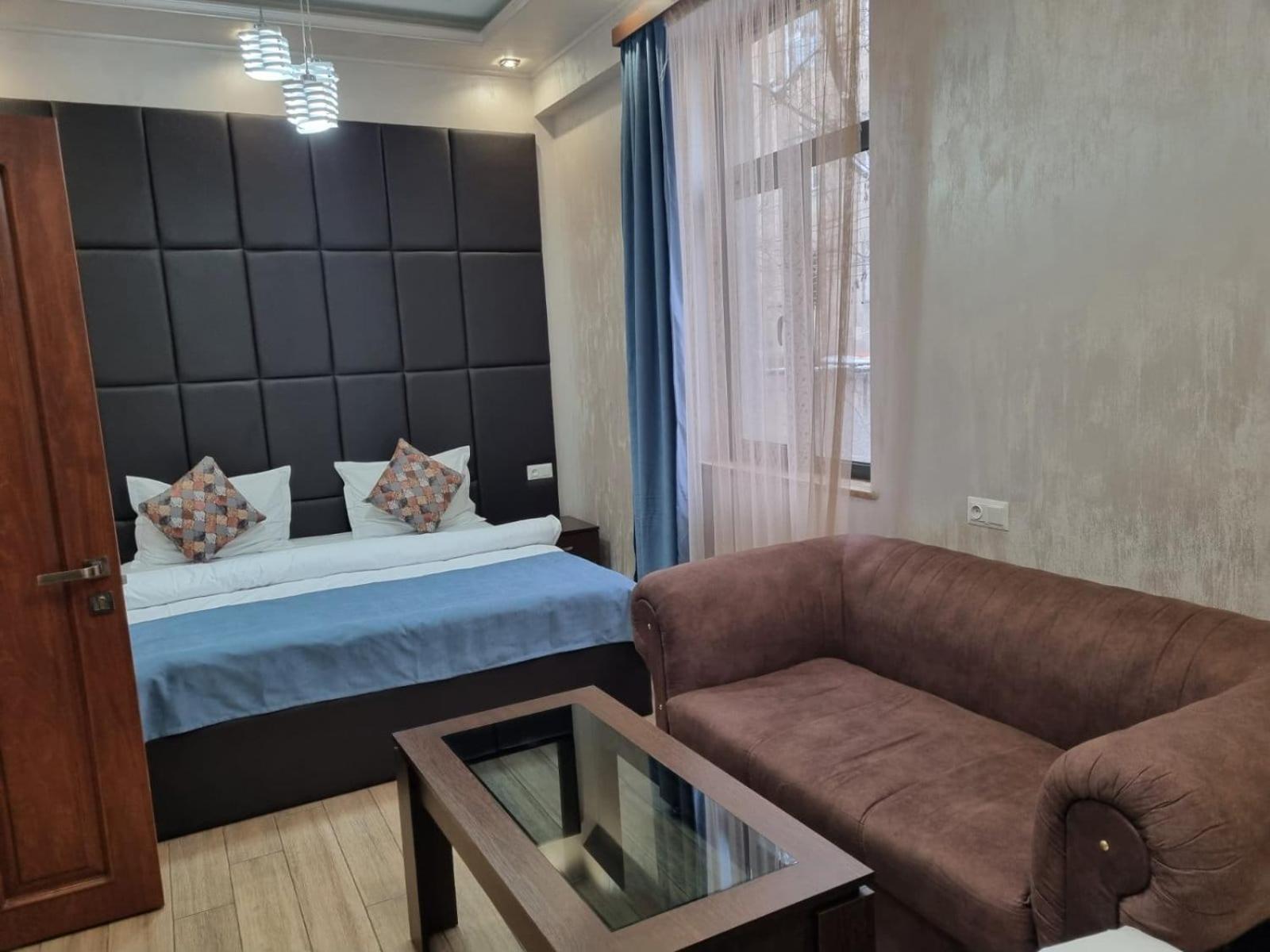 Days Hotel Єреван Екстер'єр фото